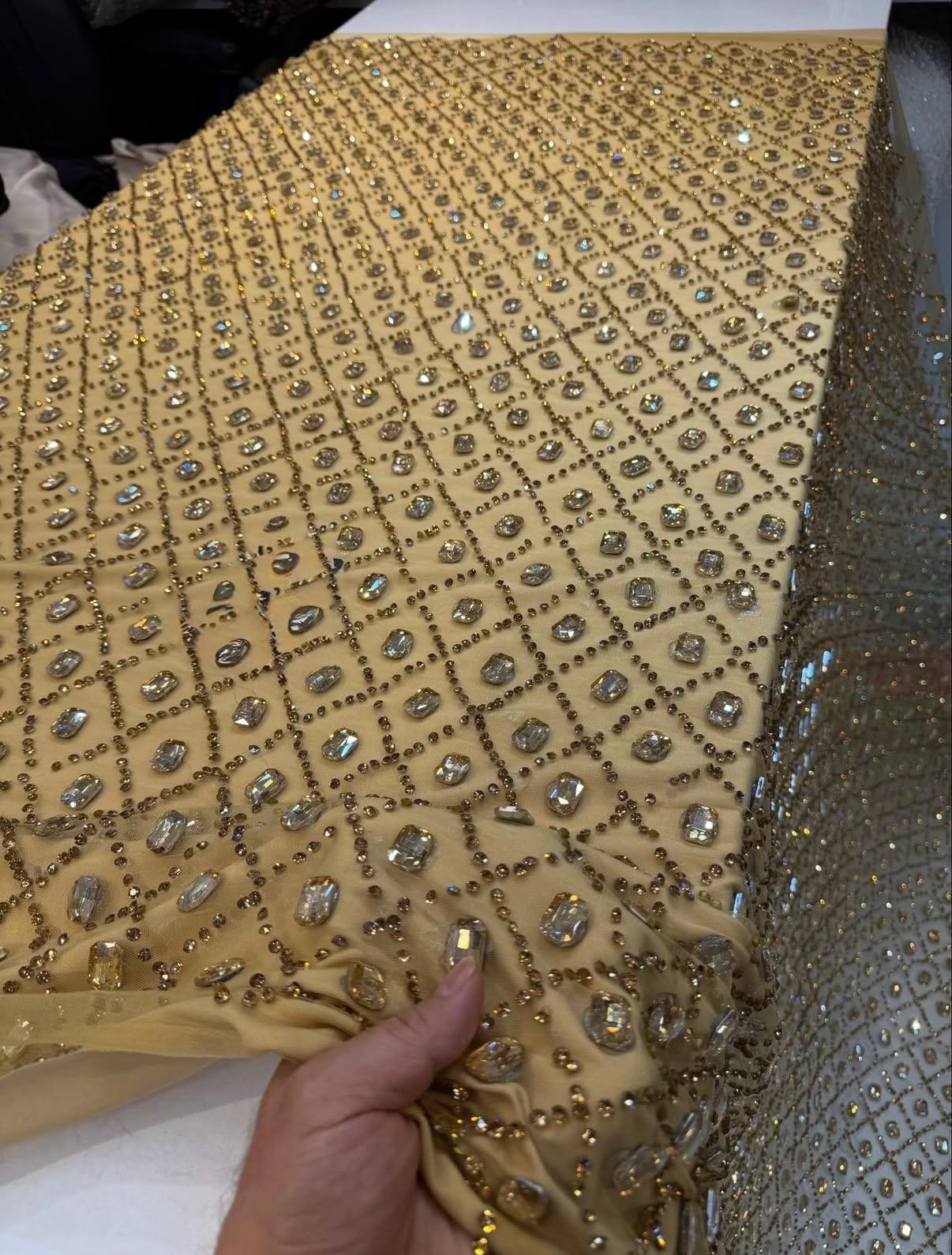 پارچه طرح زنبوری تو پر عرض: ۱۵۰ کد : a27